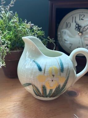 (UT) Vintage Ivorene “Yellow Iris” Creamer